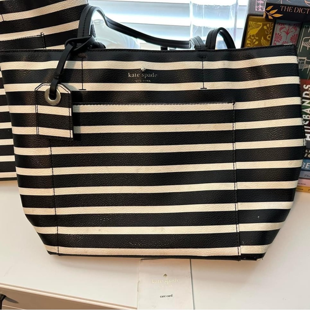 Medium Kate Spade Tote *slight wear & tear